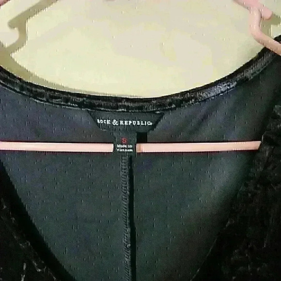 Rock and roll republic  crush velvet blouse  black purple Size small - Picture 7 of 7